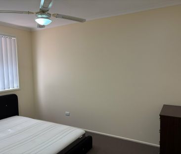 FURNISHED 3 bedroom home - NO PETS ALLOWED - Photo 4