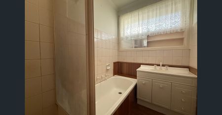 Perfectly Located Keilor Downs Home! - Photo 4