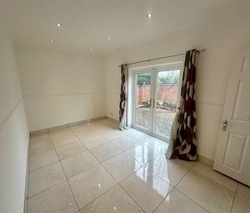 4 bedroom detached house to rent - Photo 4