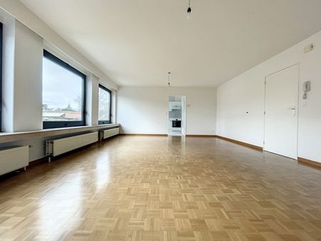 Appartement op de eerste verdieping te Grobbendonk in autoluwe straat, vlakbij het centrum. - Photo 2