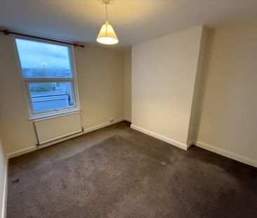 3 bedroom end of terrace house to rent - Photo 4