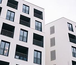 BELIEBTES STRIESEN - MODERNES WOHNEN IM SANIERTEN ALTBAU - Photo 1