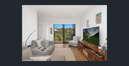 Stylish Architect-Designed Townhouse in Prime Location - Photo 4