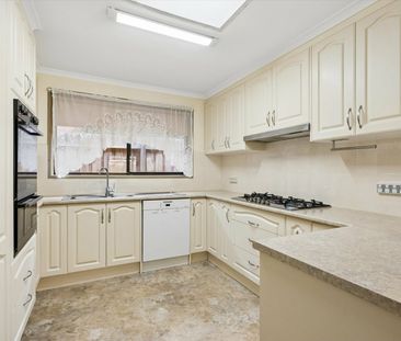 Spacious Family Home in Quiet Court Location - Photo 2