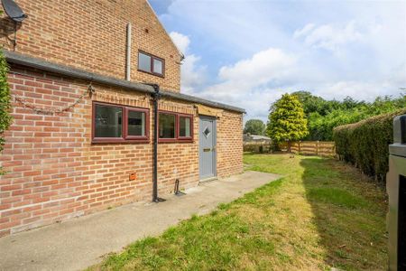 3 bedroom detached house to rent - Photo 4