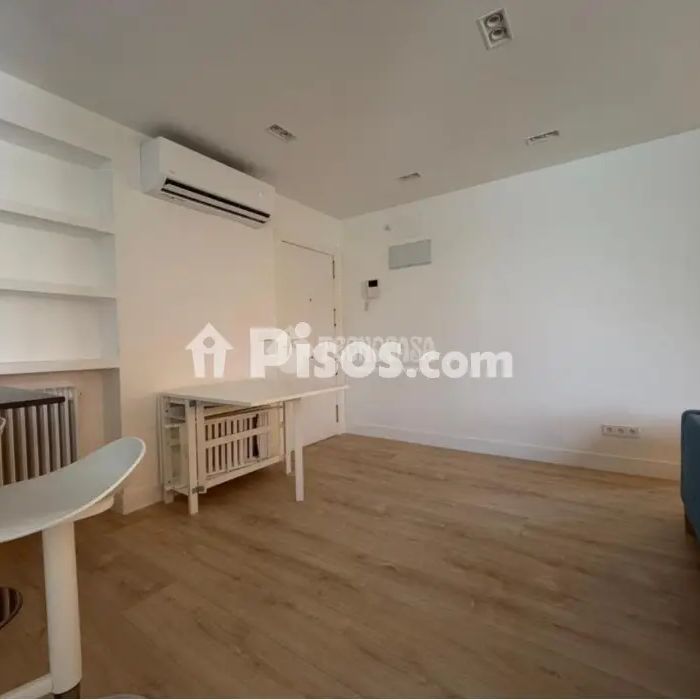 Piso en alquiler en Calle de Latina - Photo 1
