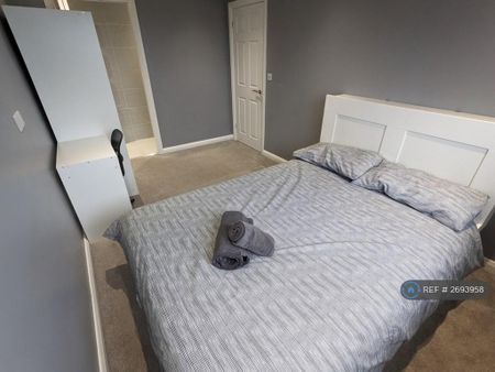 1 bedroom in a house share to rent - Photo 4