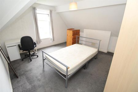 4 bedroom flat to rent - Photo 5