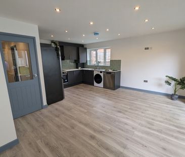 3 Bed End Terrace, Barlow Close, SM6 - Photo 6