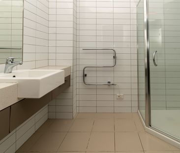 Fabulous and Sunny Apartment including carpark - Photo 1