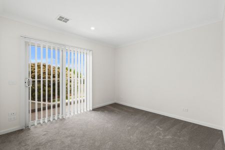 40 Ashe Crescent, Bellfield VIC 3081 - Photo 3
