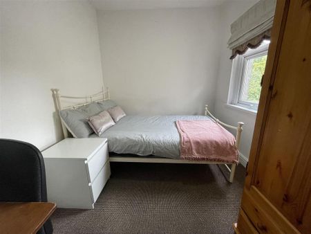 4 bedroom terraced house to rent - Photo 4