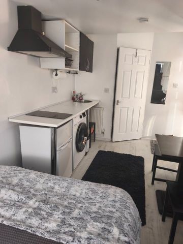 Studio Flat, Uppingham Gardens, NG2 - Photo 3