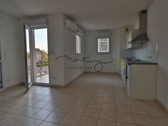 NIMES P2 AVEC TERRASSE GARAGE ET CLIMATISATION SECTEUR GARE - Photo 1