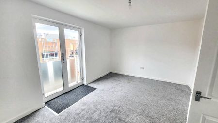2 bedroom flat to rent - Photo 2