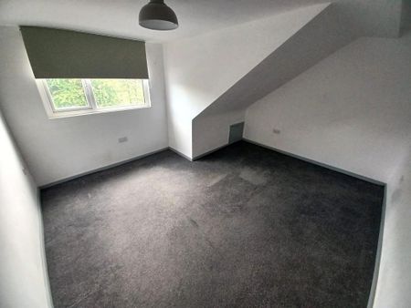3 bedroom flat to rent - Photo 2