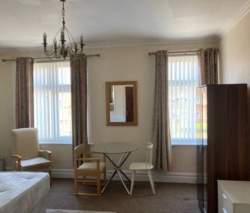 Room in a Shared House, Chester Road, M32 - Photo 3