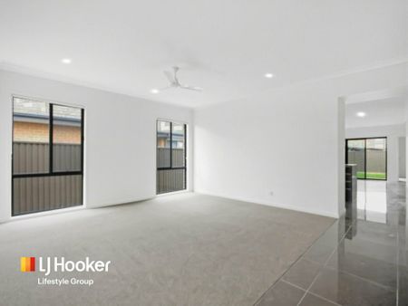 8 The Hermitage Way, Gledswood Hills - Photo 4