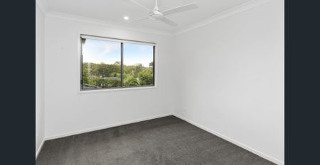 MODERN SPACIOUS TOWNHOUSE IN HELENSVALE - Photo 2