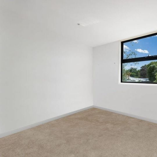 Watton Street Wonder! Sleek, Secure & Central - Photo 1