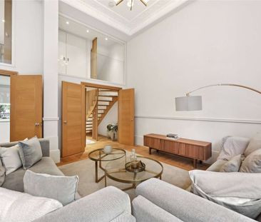 An impressive recently refurbished two bedroom apartment within a stunning period building located on a prime Knightsbridge garden square. - Photo 1