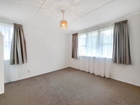Beautifully renovated 3-bedroom family home. - Photo 4