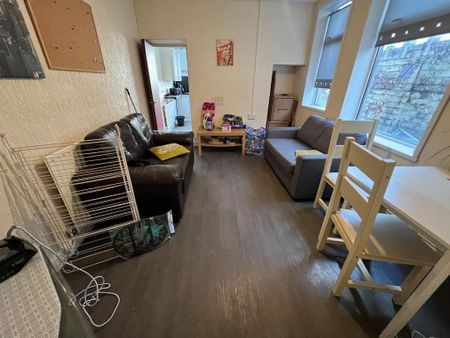 4 bedroom terraced house to rent - Photo 5