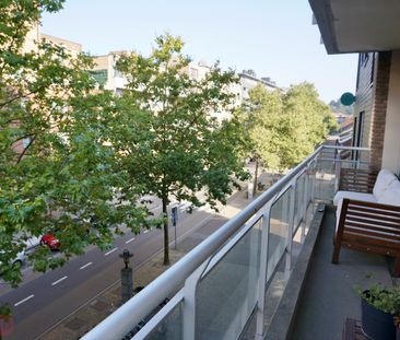 Centraal gelegen appartement met 2 slaapkamers en autostaanplaats. - Photo 1