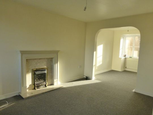 PETERBOROUGH - Photo 1