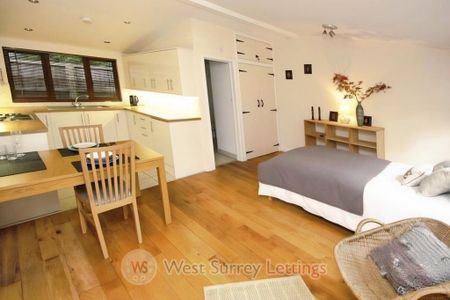 Studio to rent - Photo 2