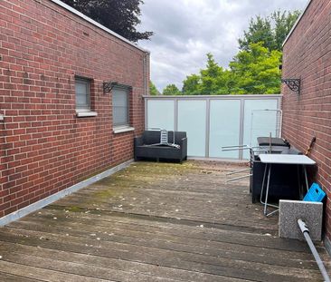 Appartement in villa met twee slaapkamers, ruim terras en garage me... - Photo 3