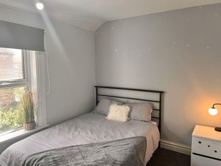 1 bedroom in a house share to rent - Photo 3