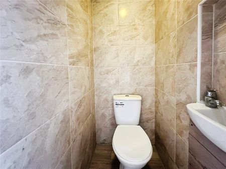 1 bedroom in a house share to rent - Photo 5