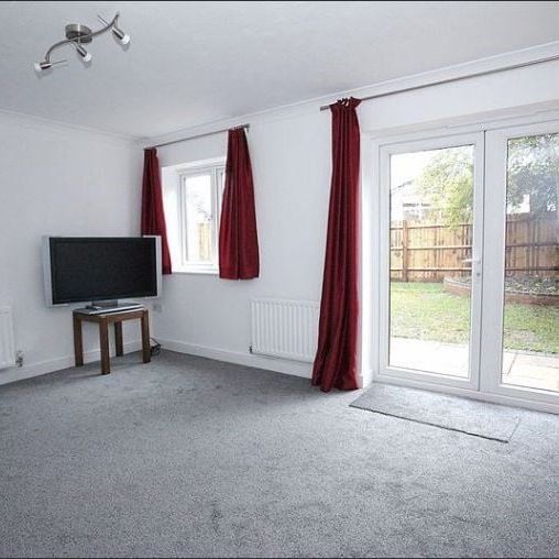 4 Bed Terraced House, Poppy Close, LU3 - Photo 1