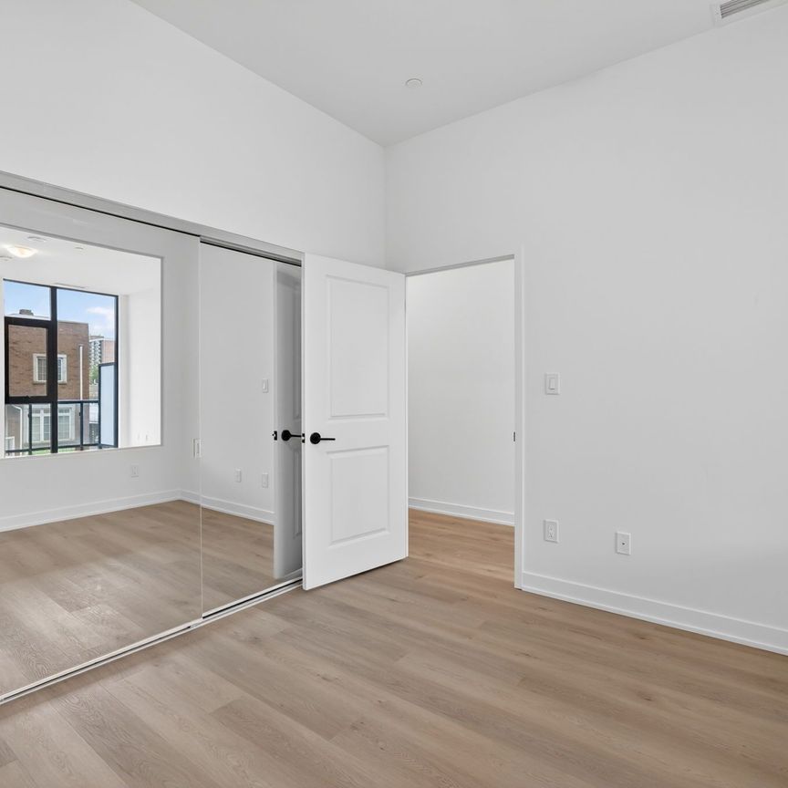 For Lease - 2075 Lakeshore Road Unit# 204, Burlington, Ontario - Photo 1