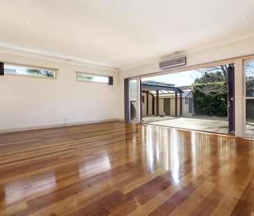 9 Dover St, Caulfield South VIC 3162 - House For Rent | Domain - Photo 1