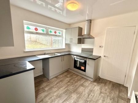 3 bedroom semi-detached house to rent - Photo 3