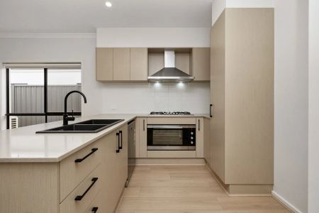 Modern Family Living in a Fast-Growing Eyre Community - Photo 3