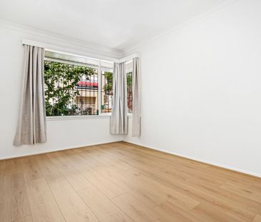 Renovated House With Backyard - Photo 2