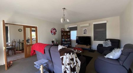 Tidy 3 bedroom home - Photo 5