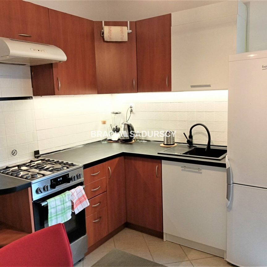 Wygodne mieszkanie z szybkim dojazdem do centrum! - Photo 1