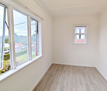 Sunny Renovated 2 Bedroom Home in Sought After Loc - Photo 3