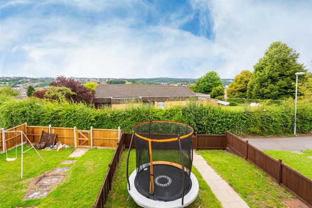 Hithercroft Road, High Wycombe - Photo 1