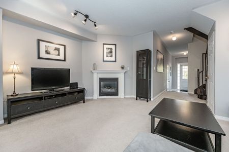 For Lease - 2041 Fiddlers Way, Oakville, Ontario - Photo 2