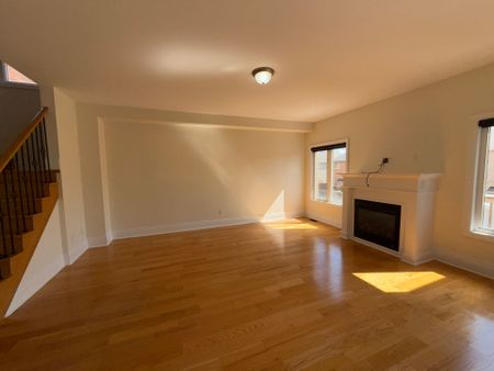 For Lease - 89 Slack Street Unit# Main and 2nd Floor only, Bradford West Gwillimbury, Ontario - Photo 2