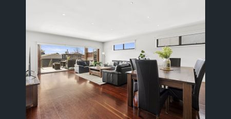 A CUSTOM-BUILT MASTERPIECE - Photo 2