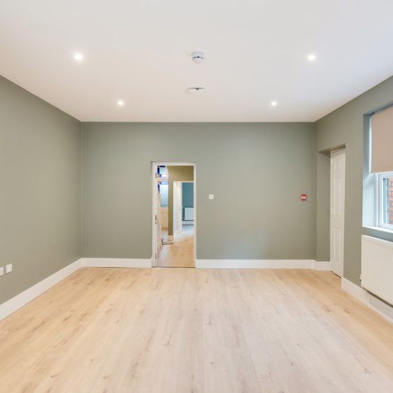 6 Bed End Terrace - Photo 1