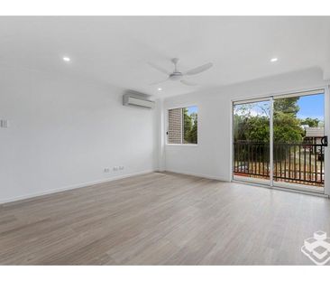 Modern 3 Storey Townhouse - Photo 3