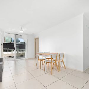 Fully Furnished Apartment with City & River Views - Photo 2