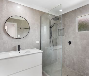 Renovated family home with workshop - Photo 5